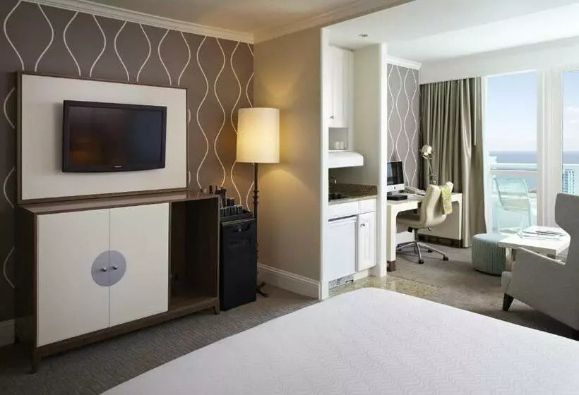 سوئیت جونیور با چشمانداز, Fontainebleau Miami Beach