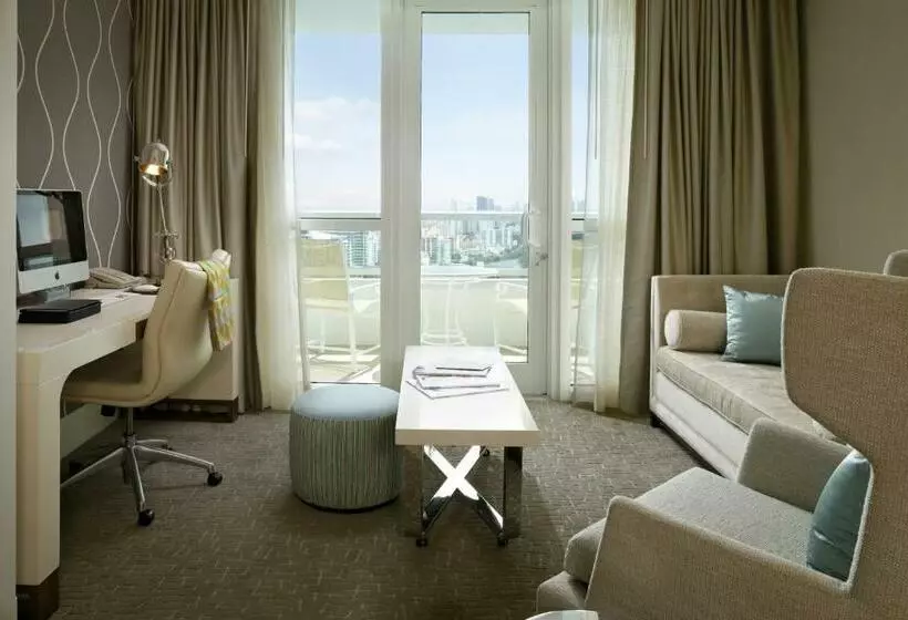 سوئیت جونیور با چشمانداز, Fontainebleau Miami Beach