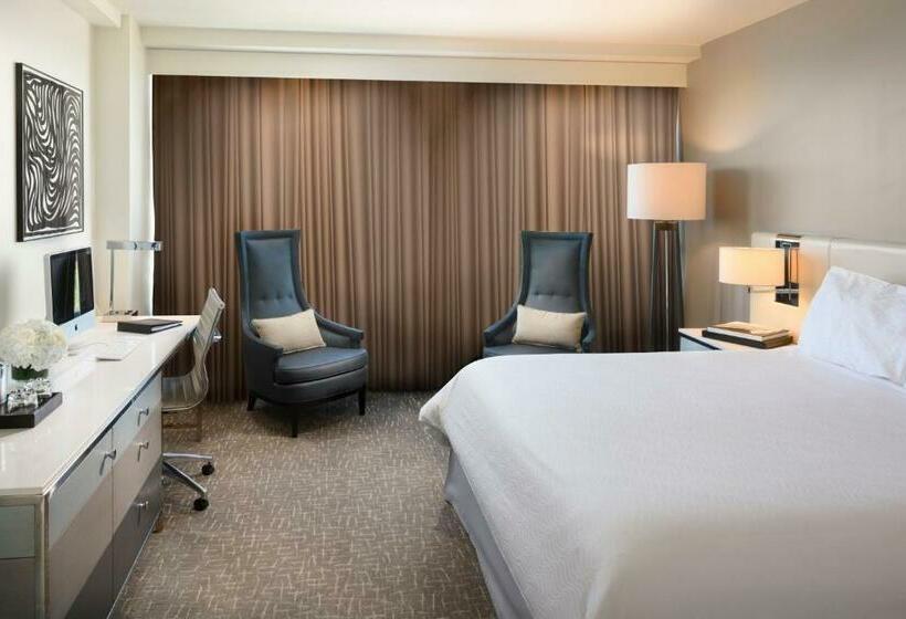 غرفة قياسية سرير كينج, Fontainebleau Miami Beach