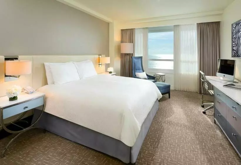 اتاق استاندارد با تخت بزرگ, Fontainebleau Miami Beach