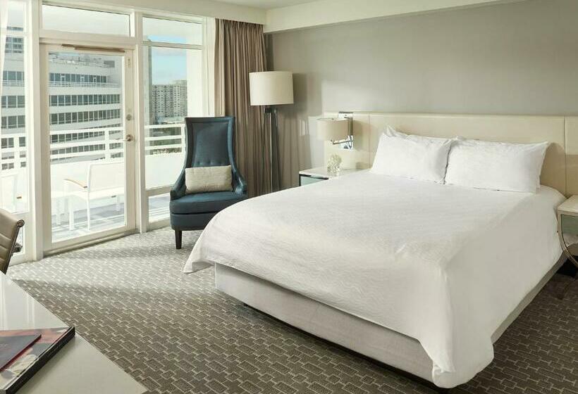 带阳台的豪华间, Fontainebleau Miami Beach