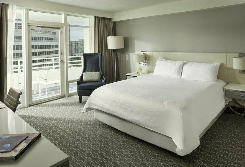 غرفة ديلوكس مزودة بشرفة, Fontainebleau Miami Beach