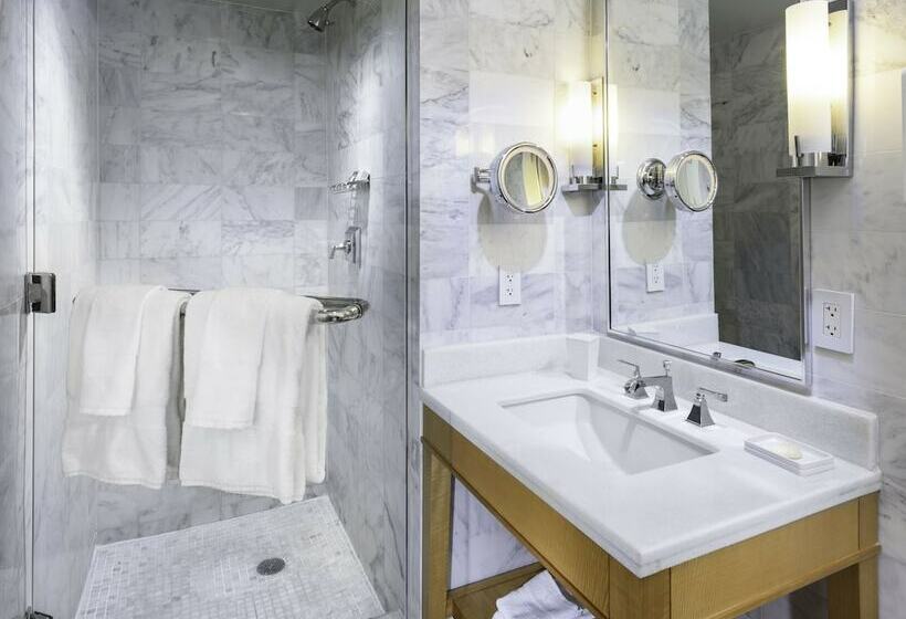 Quarto Deluxe com Sacada, Fontainebleau Miami Beach
