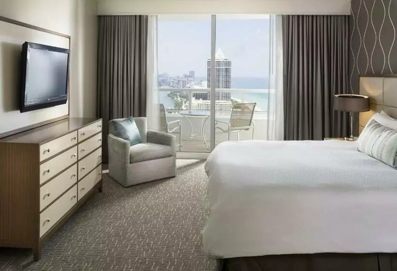 سوییت با چشمانداز دریا, Fontainebleau Miami Beach
