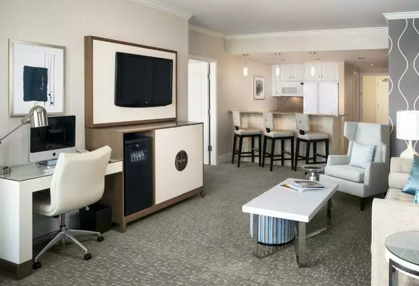 سوییت با چشمانداز دریا, Fontainebleau Miami Beach