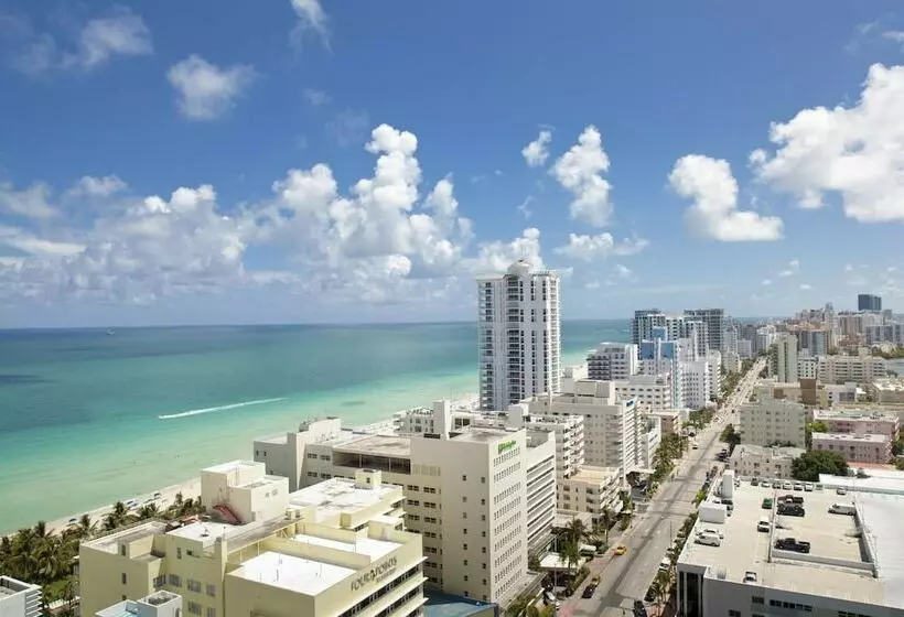سوییت با چشمانداز دریا, Fontainebleau Miami Beach