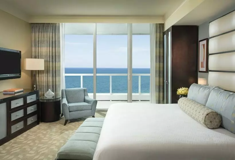 سوییت با چشمانداز دریا, Fontainebleau Miami Beach
