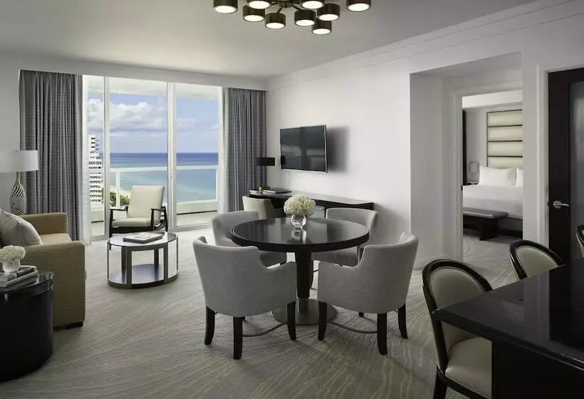 سوییت با چشمانداز دریا, Fontainebleau Miami Beach