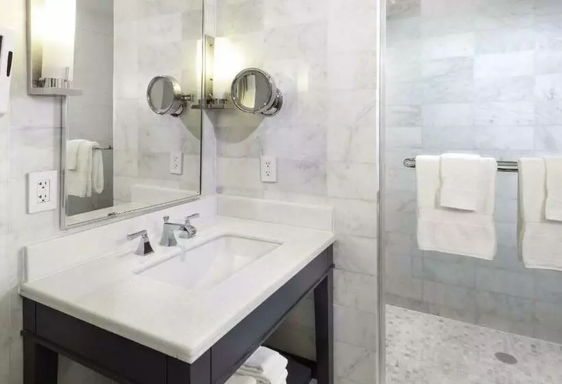 اتاق لوکس با چشمانداز, Fontainebleau Miami Beach