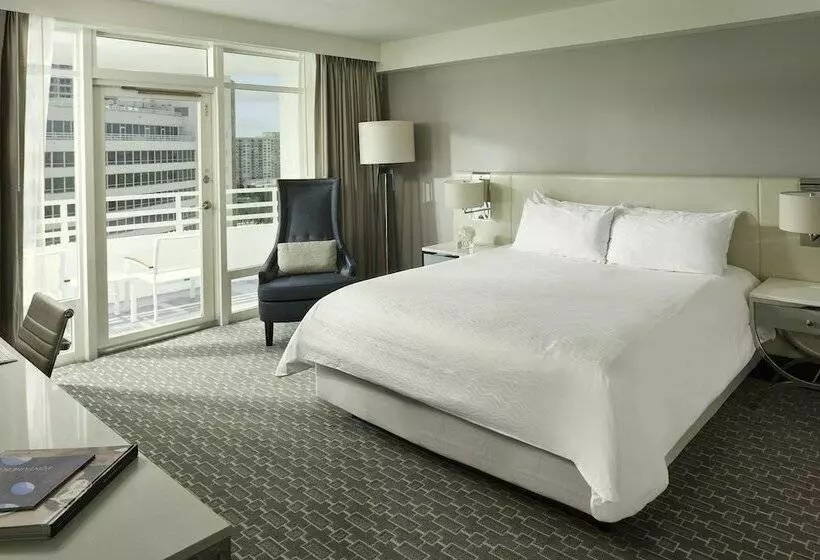 اتاق لوکس با چشمانداز, Fontainebleau Miami Beach