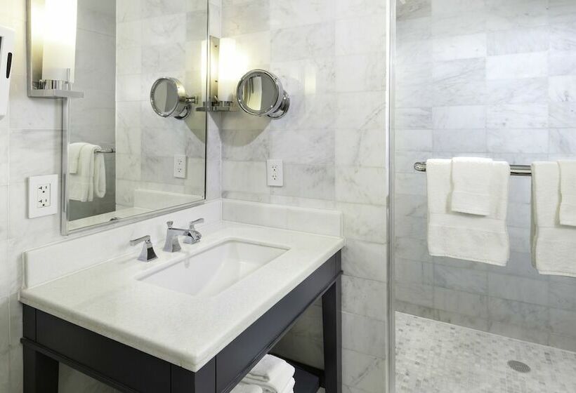 غرفه قياسيه سريرين مزدوجين, Fontainebleau Miami Beach