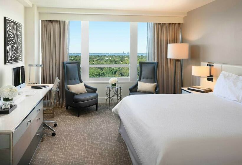 带2个双人床的标准工作室, Fontainebleau Miami Beach