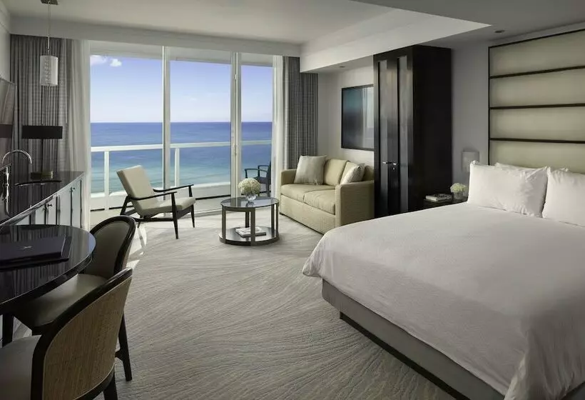 Junior Suite Queen Bed, Fontainebleau Miami Beach