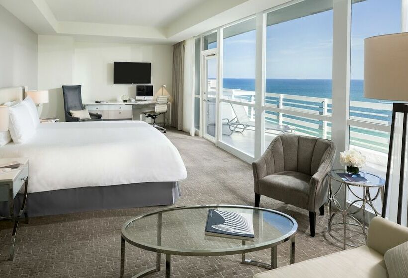 带皇后床的青年套间, Fontainebleau Miami Beach