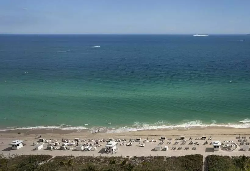 Junior Suite Queen Bed, Fontainebleau Miami Beach