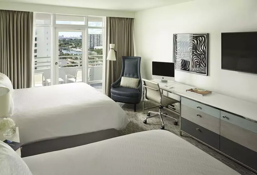 اتاق لوکس با بالکن, Fontainebleau Miami Beach