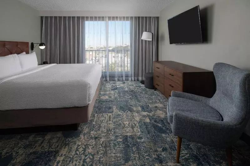 Deluxe Suite King Bed, Four Points By Sheraton Suites Tampa Airport Westshore