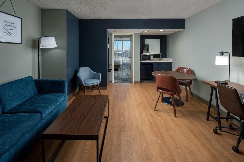 חדר דלוקס עם מיטת קינג, Four Points By Sheraton Suites Tampa Airport Westshore