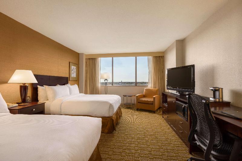 اتاق استاندارد با تخت بزرگ, Hilton Fort Wayne At The Grand Wayne Convention Center