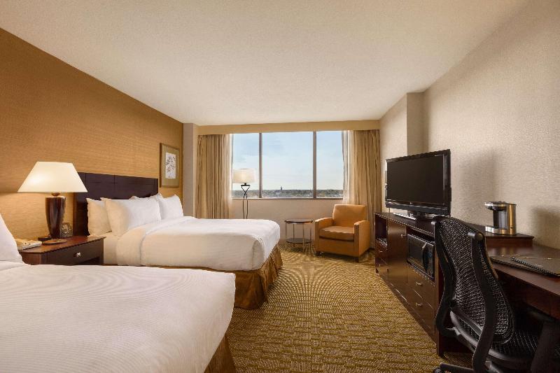 اتاق استاندارد با تخت بزرگ, Hilton Fort Wayne At The Grand Wayne Convention Center