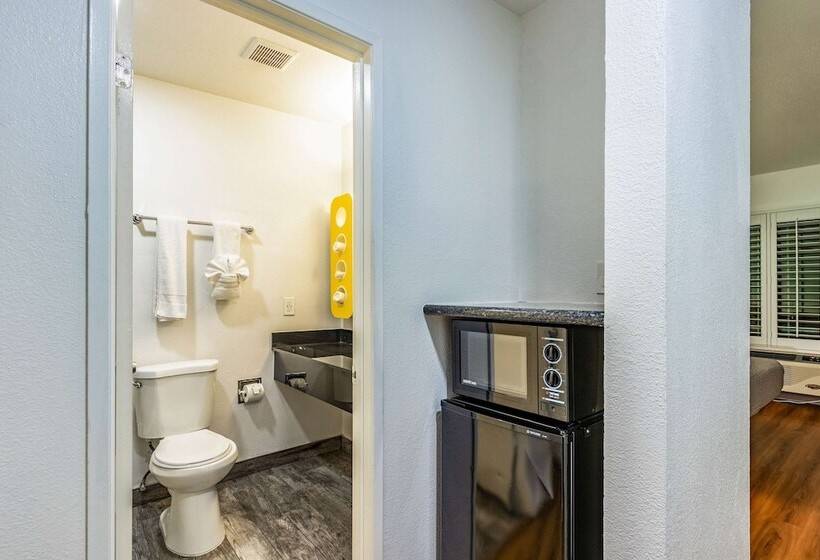 Номер Deluxe, Motel 6 Fountain Valley, Ca   Huntington Beach Area