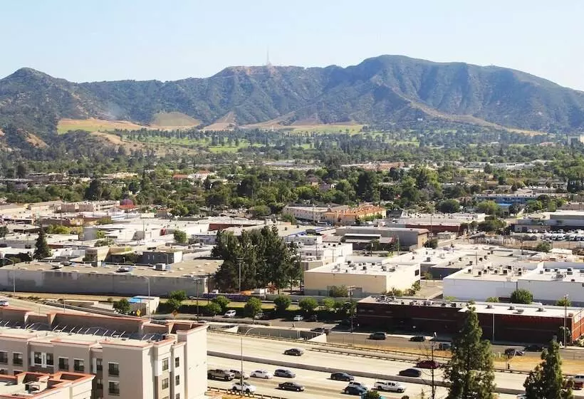 اتاق اجرایی, Burbank