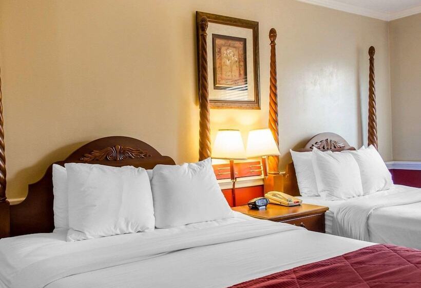 Номер Стандарт 2 Двуспальные Кровати, Clarion Inn Strasburg  Lancaster