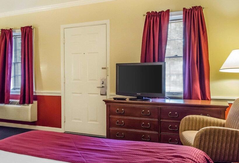 Номер Стандарт 2 Двуспальные Кровати, Clarion Inn Strasburg  Lancaster