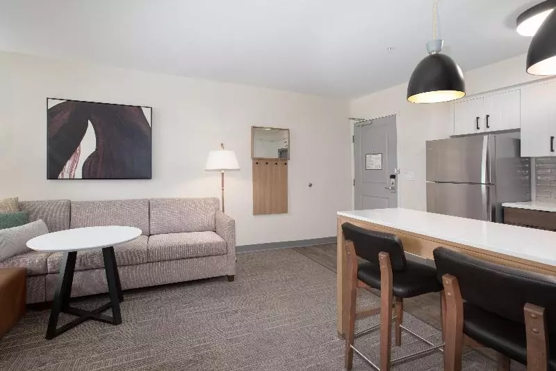 اتاق استاندارد با تخت بزرگ, Courtyard By Marriott Long Beach Downtown