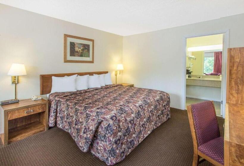 מיטת קינג בסוויטה, Days Inn By Wyndham Dubuque