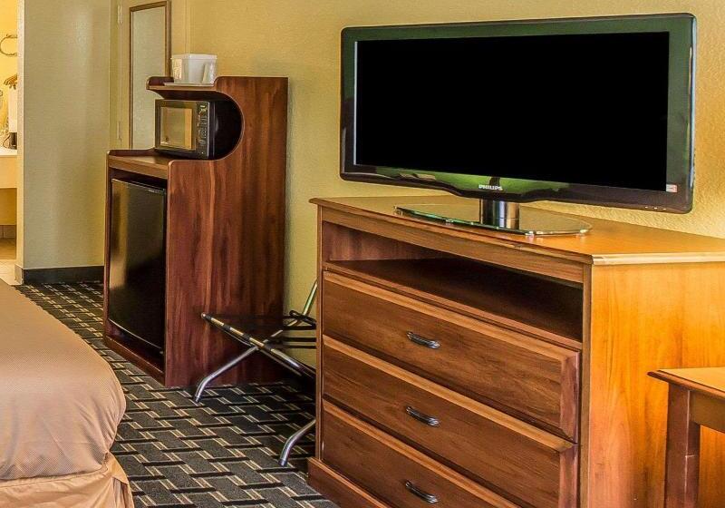 חדר סטנדרט עם מיטת קינג, Econo Lodge
