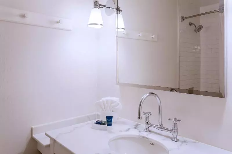 キングサイズベッドのデラックスルーム, Four Points By Sheraton San Diego