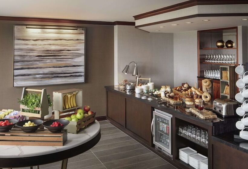 Номер Executive, Hilton Short Hills