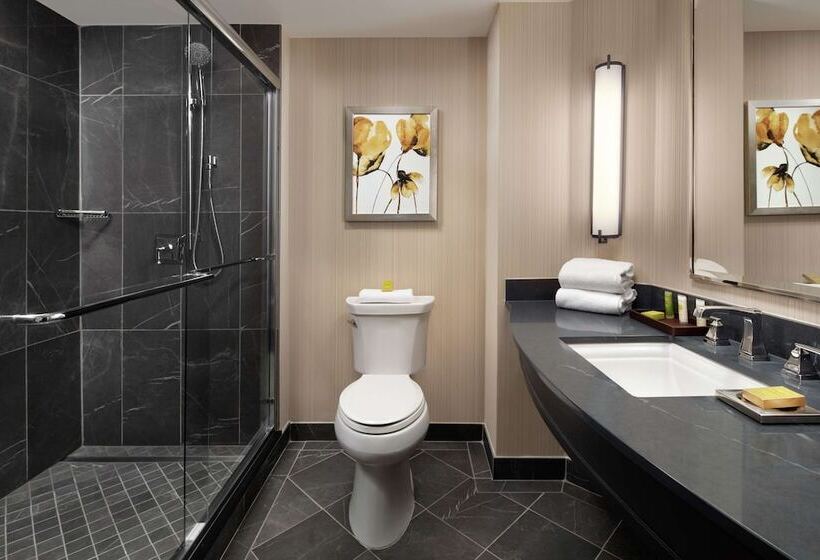 غرفة قياسية سرير كينج, Hilton Short Hills