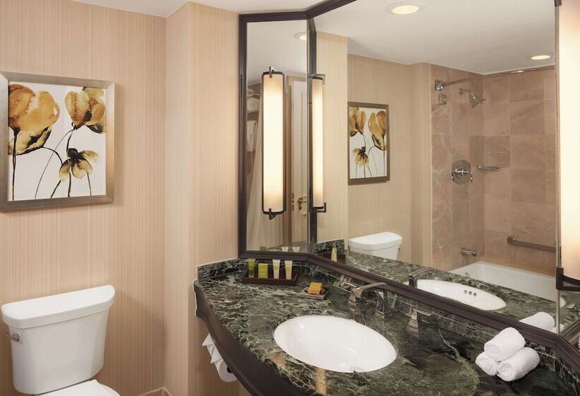 غرفة قياسية سرير كينج, Hilton Short Hills