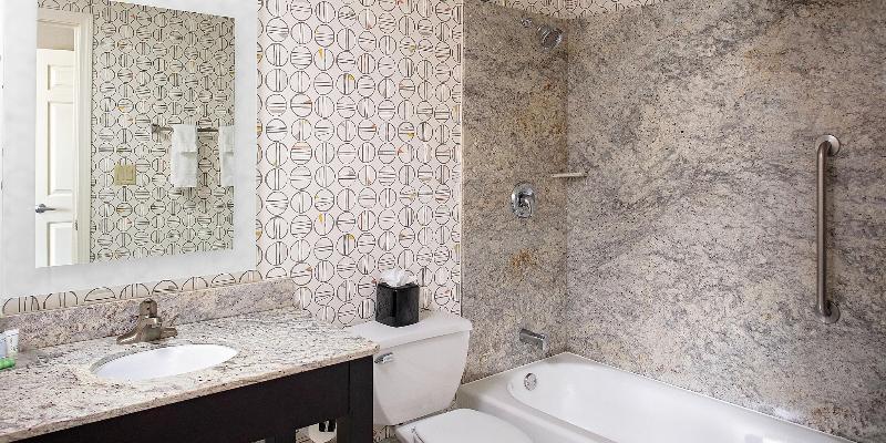 חדר סטנדרט עם מיטת קינג, Holiday Inn Boston   Dedham Hotel & Conference Center By Ihg