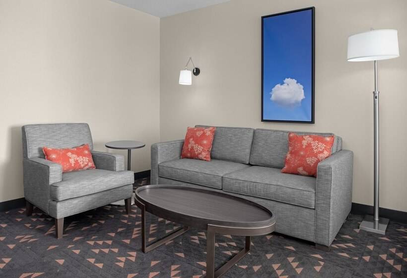 Люкс, Holiday Inn Hasbrouck Heights Meadowlands, An Ihg
