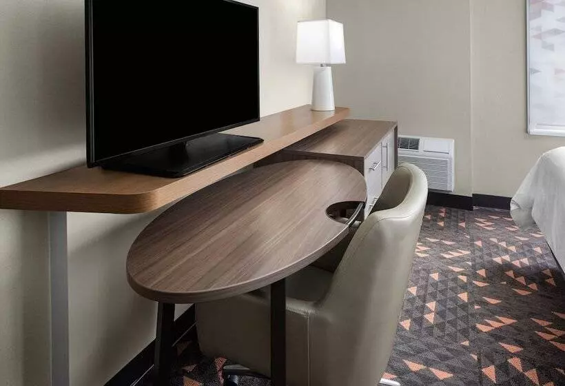 スイート, Holiday Inn Hasbrouck Heights Meadowlands, An Ihg