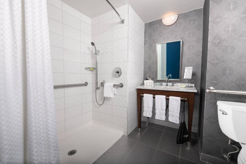 מיטת קינג בסוויטה, Le Méridien Atlanta Perimeter