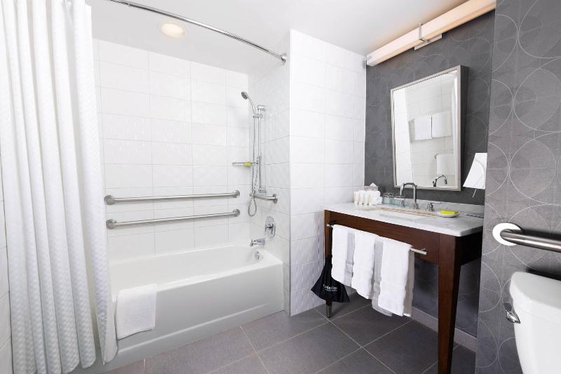 מיטת קינג בסוויטה, Le Méridien Atlanta Perimeter