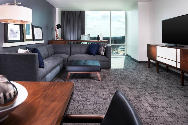 מיטת קינג בסוויטה, Le Méridien Atlanta Perimeter