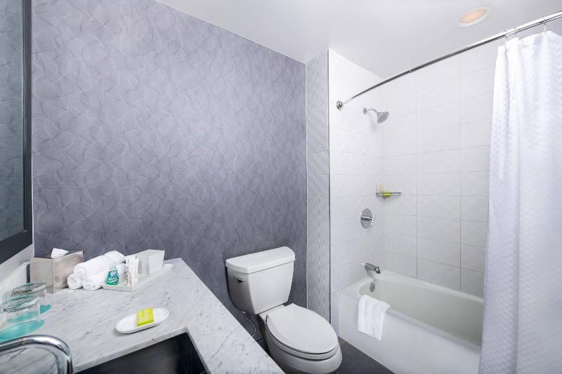 מיטת קינג בסוויטה, Le Méridien Atlanta Perimeter