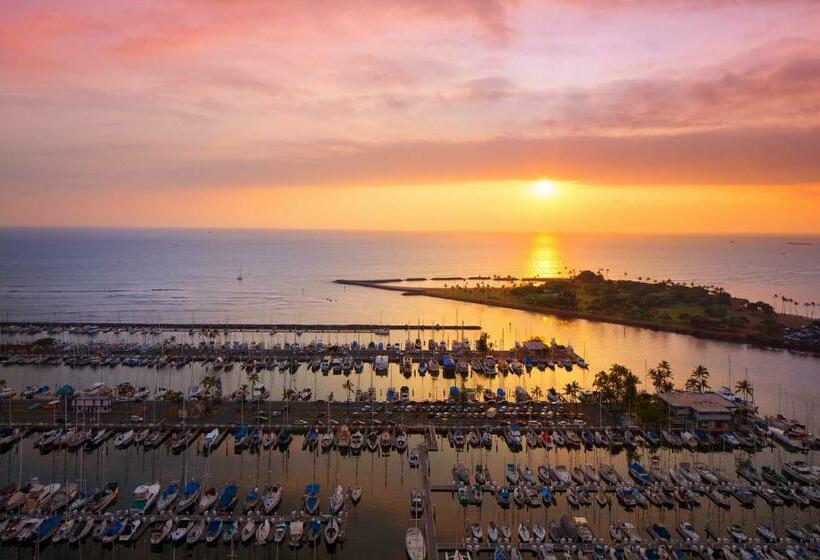 جناح مطلّ علي البحر, Prince Waikiki