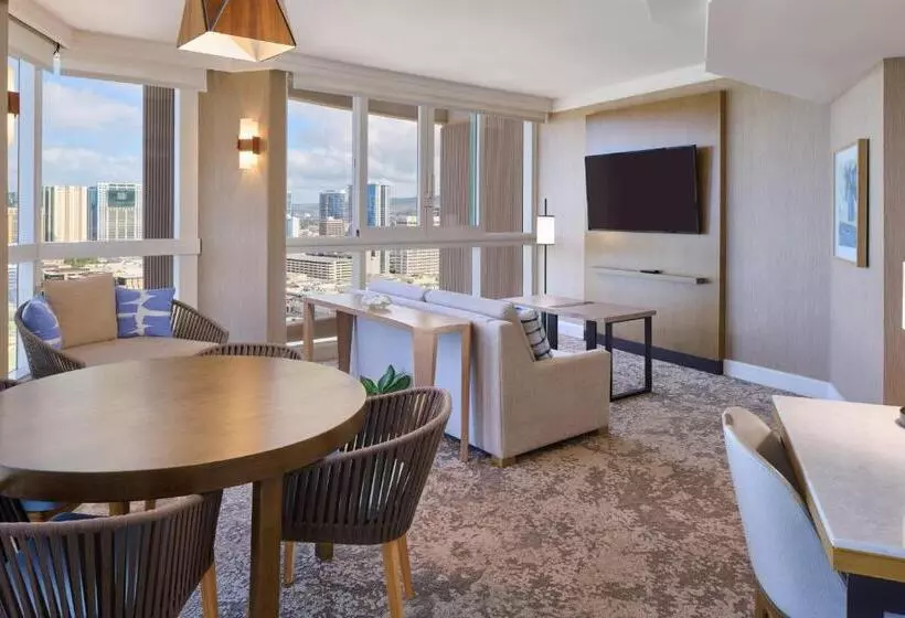 2 Bedrooms Suite Sea View, Prince Waikiki