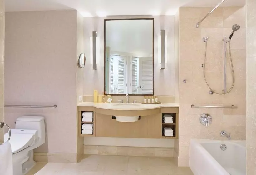 2 Bedrooms Suite Sea View, Prince Waikiki