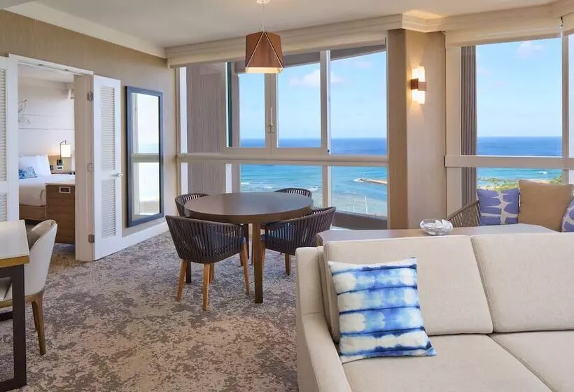 2 Bedrooms Suite Sea View, Prince Waikiki