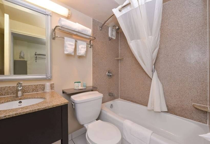 غرفه قياسيه سريرين مزدوجين, Quality Inn & Suites Montebello   Los Angeles