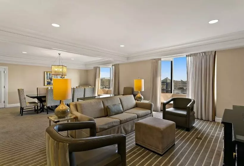 Deluxe-huone, The Royal Sonesta Harbor Court Baltimore