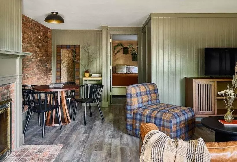 סוויטה, Bluebird Cady Hill Lodge