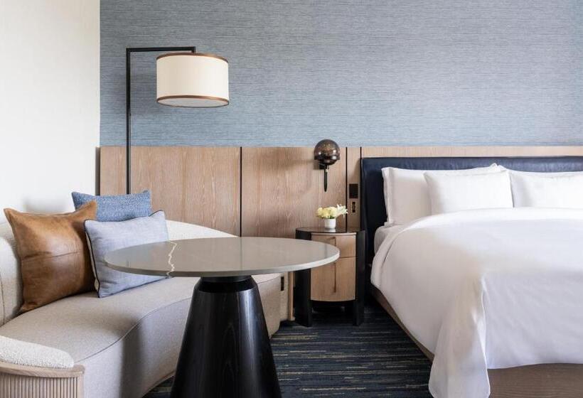 Номер Стандарт с Балконом, The Ritz Carlton Dallas, Las Colinas